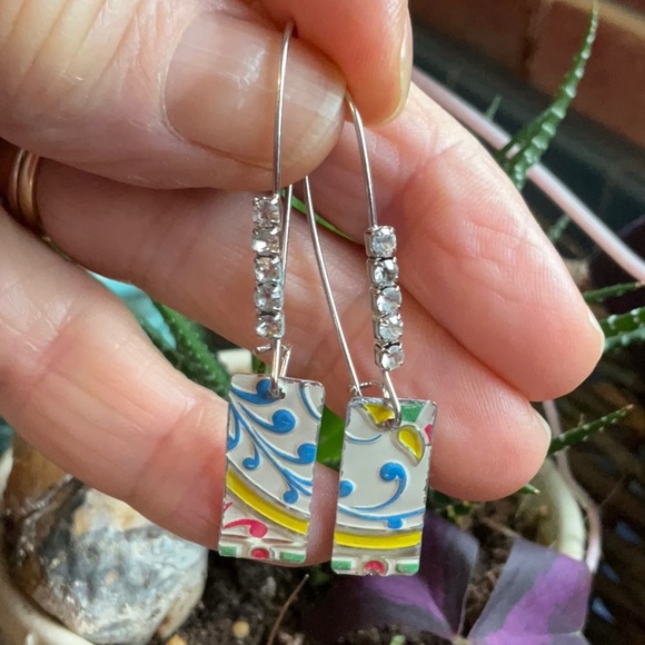 🎉Host Pick🎉 Vintage tin earrings - Picture 4 of 11